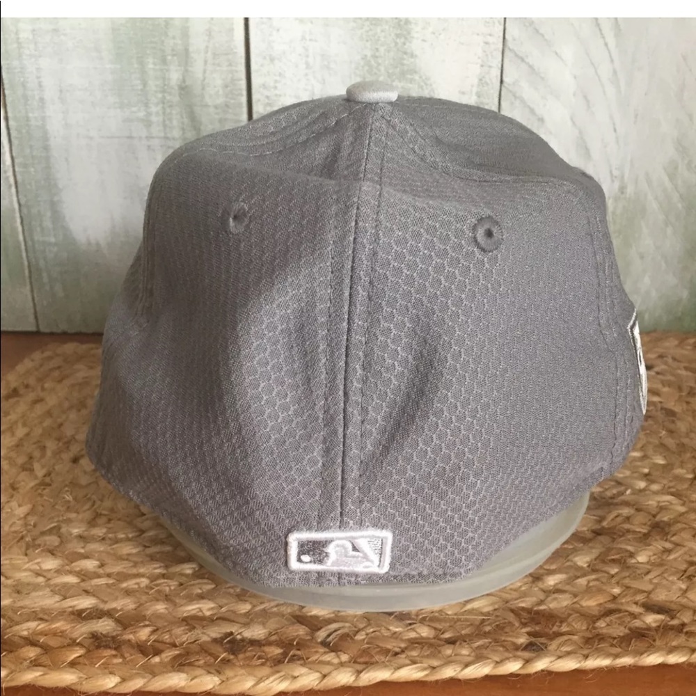 BOSTON RED SOX 2018 WORLD SERIES NEW ERA 39 THIRTY HAT CAP MLB BASEBALL - Picture 3 of 6